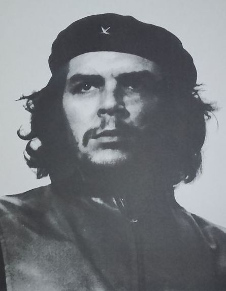 El círculo secreto con J.J.Benítez: "Alguien quería cargarse al Che y lo metió en el infierno verde" El círculo secreto con J.J.Benítez: "Alguien quería cargarse al Che y lo metió en el infierno verde"