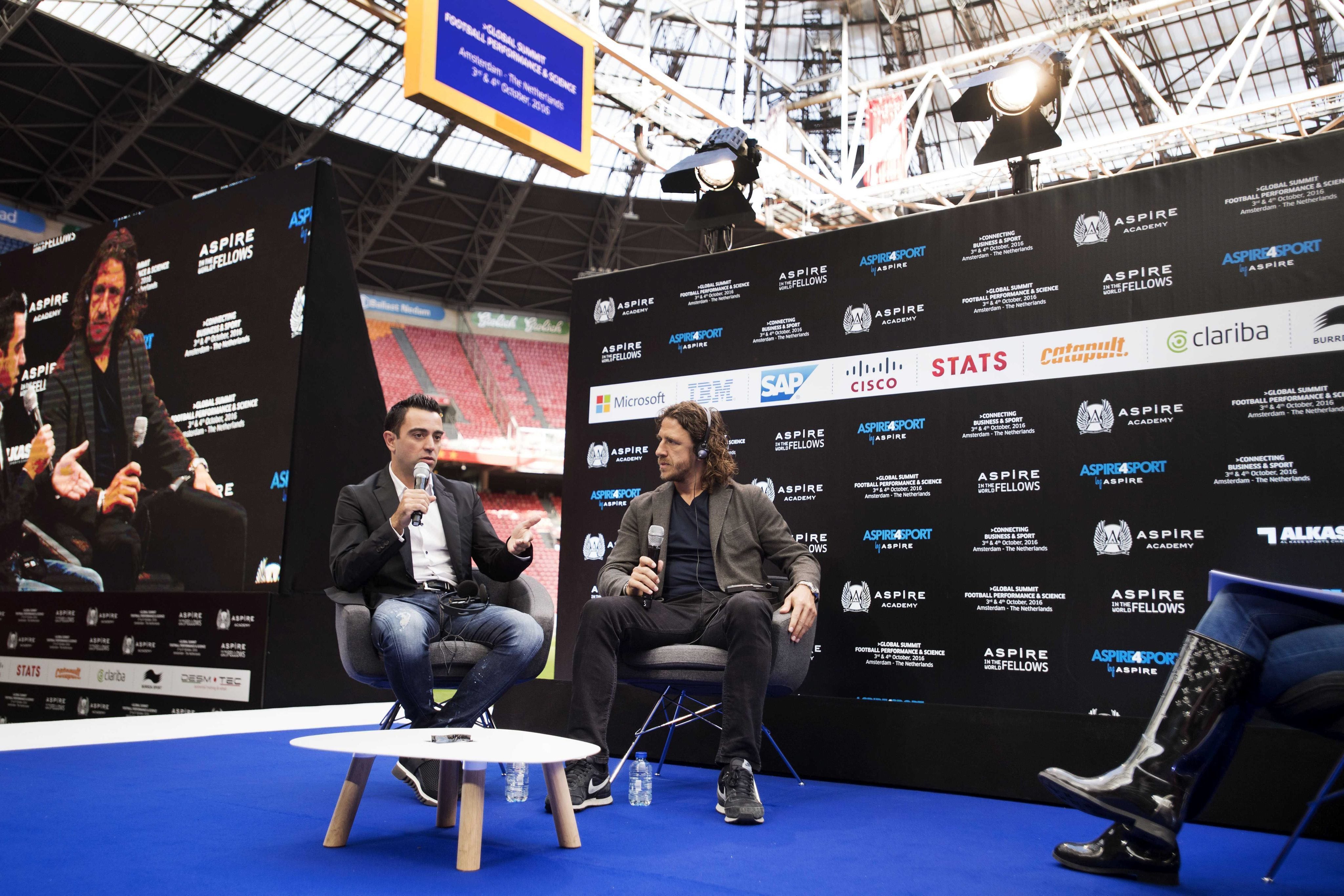 Xavi: "Cristiano Ronaldo tiene muchos números para ganar el Balón de Oro" Xavi: "Cristiano Ronaldo tiene muchos números para ganar el Balón de Oro"