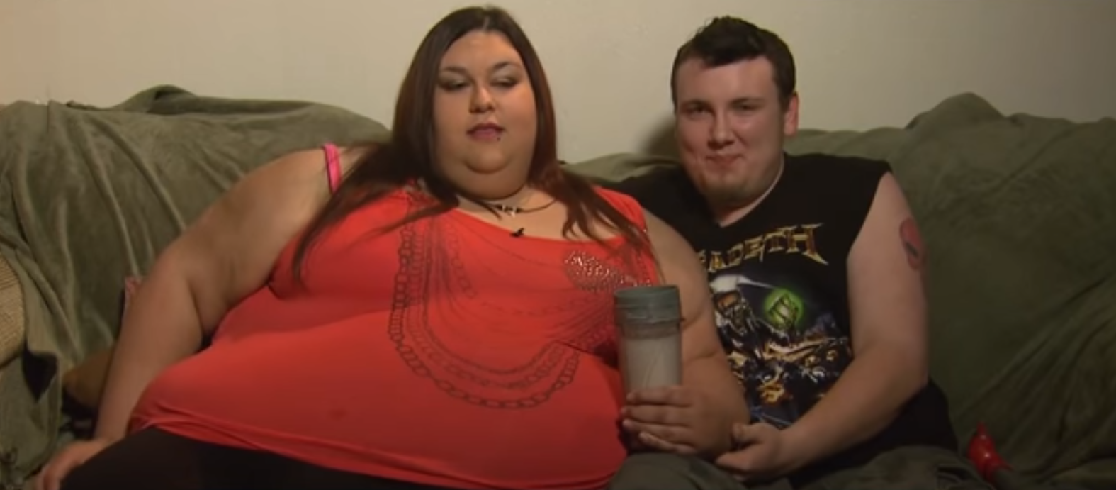 La mujer que aspira a pesar 450 kilos, duramente criticada en una entrevista en televisión La mujer que aspira a pesar 450 kilos, duramente criticada en una entrevista en televisión