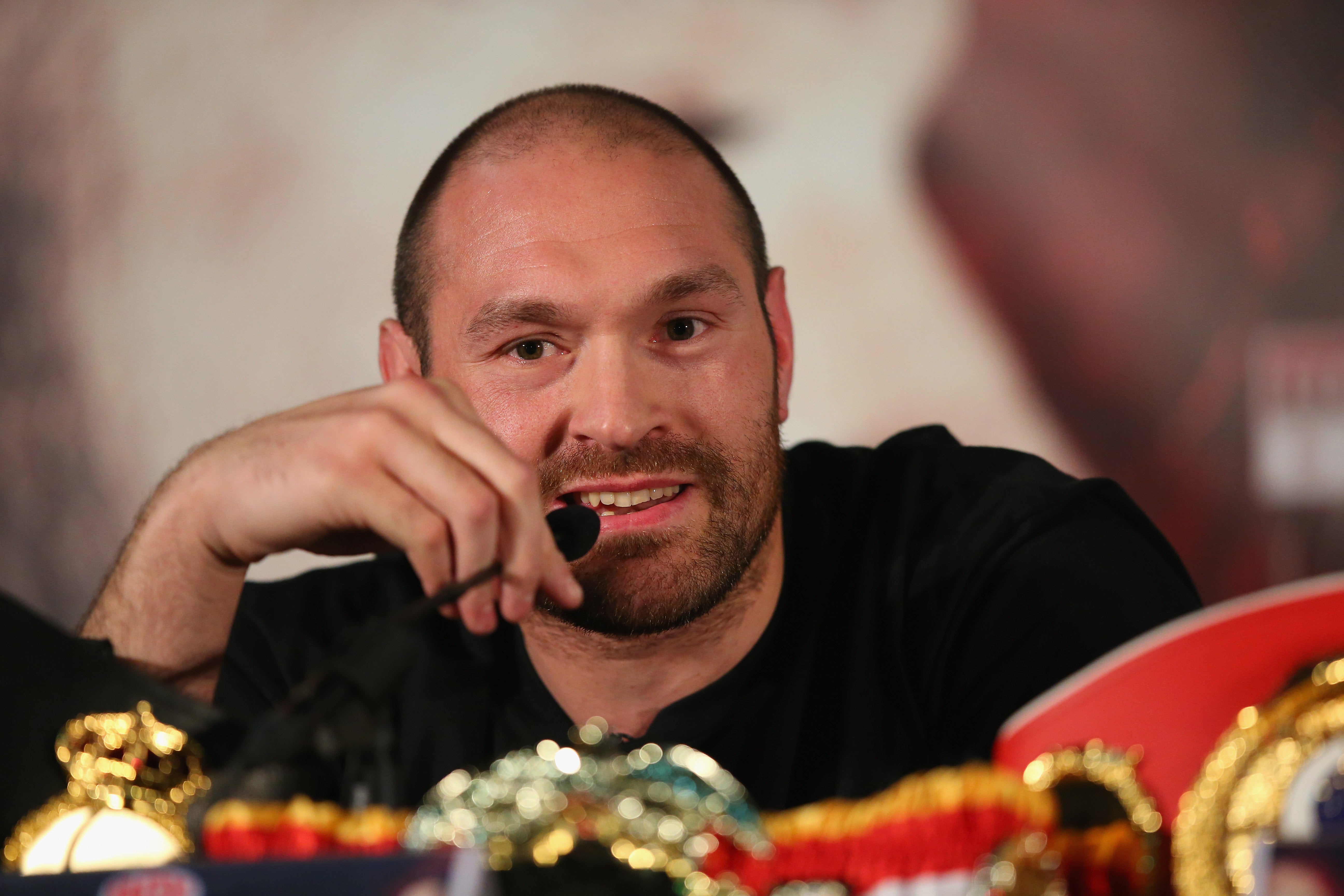 Tyson Fury renuncia a sus títulos mundiales para superar su adicción a las drogas Tyson Fury renuncia a sus títulos mundiales para superar su adicción a las drogas
