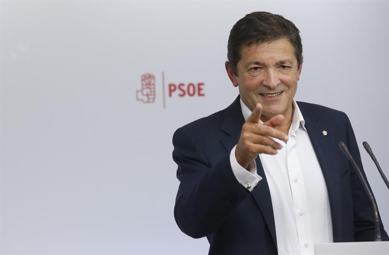 Javier Fernández recuerda que los gobiernos en minoría buscan estabilidad "cada día" Javier Fernández recuerda que los gobiernos en minoría buscan estabilidad "cada día"