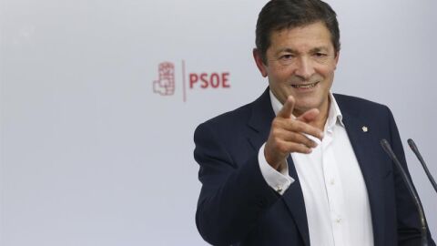  El presidente de la gestora del PSOE, Javier Fern&aacute;ndez.