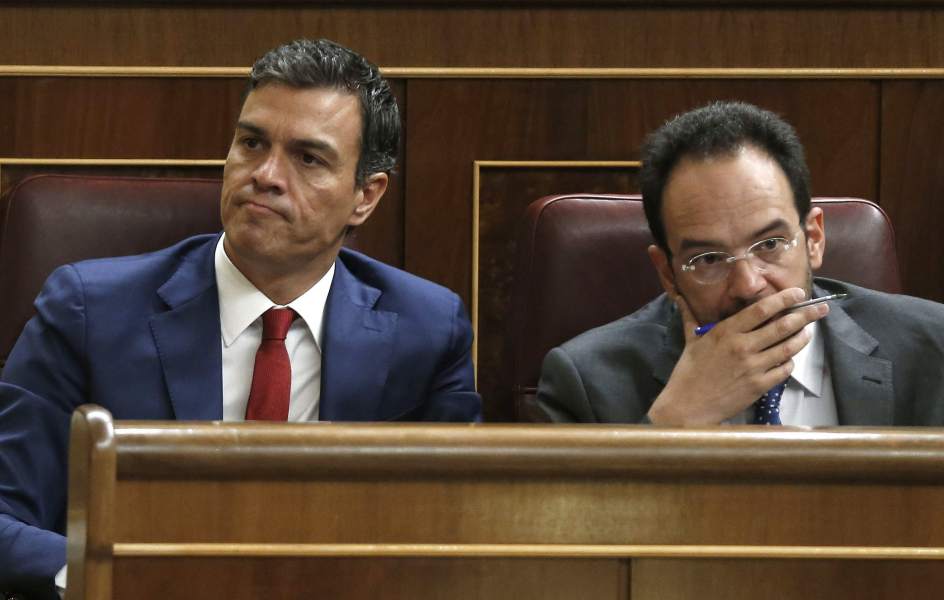 Pedro Sánchez, relegado a un escaño en la quinta fila del hemiciclo Pedro Sánchez, relegado a un escaño en la quinta fila del hemiciclo