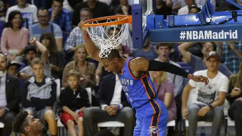 Westbrook realiza un mate ante el Real Madrid Westbrook realiza un mate ante el Real Madrid