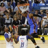 Westbrook realiza un mate ante el Real Madrid