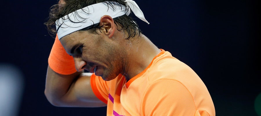 El tenista español Rafa Nadal se lamenta tras perder un partido El tenista español Rafa Nadal se lamenta tras perder un partido