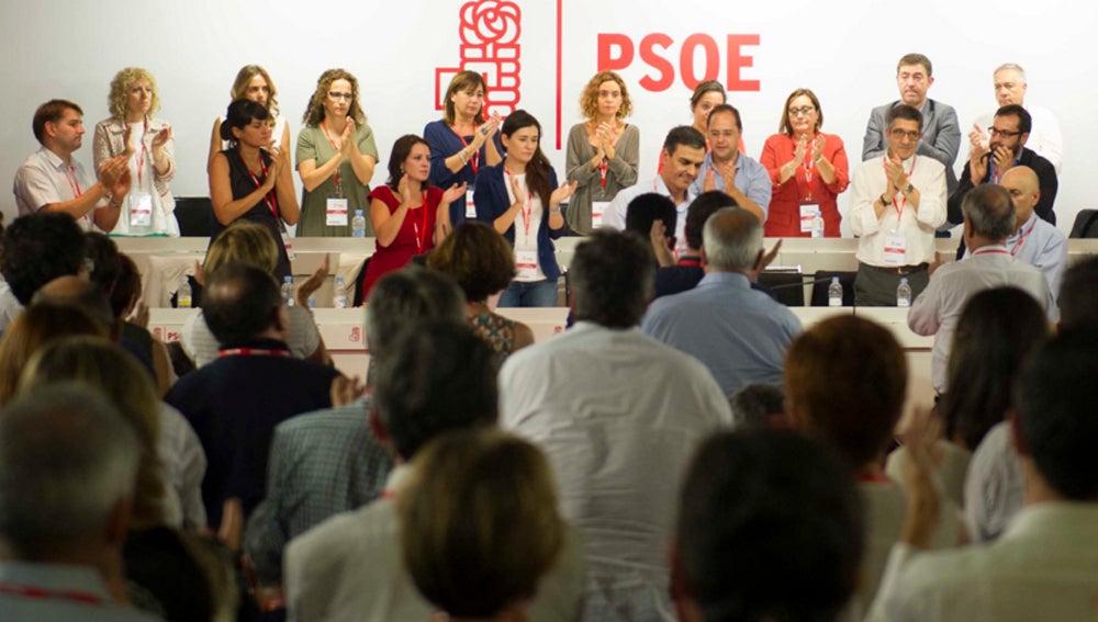 La tertulia: La supervivencia y reconstrucción del PSOE a las puertas de la investidura La tertulia: La supervivencia y reconstrucción del PSOE a las puertas de la investidura