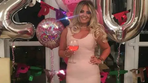 Bobbi Jo Goldsmith, la chica a la que se le negó la entrada a una discoteca por estar 'gorda' Bobbi Jo Goldsmith, la chica a la que se le negó la entrada a una discoteca por estar 'gorda'