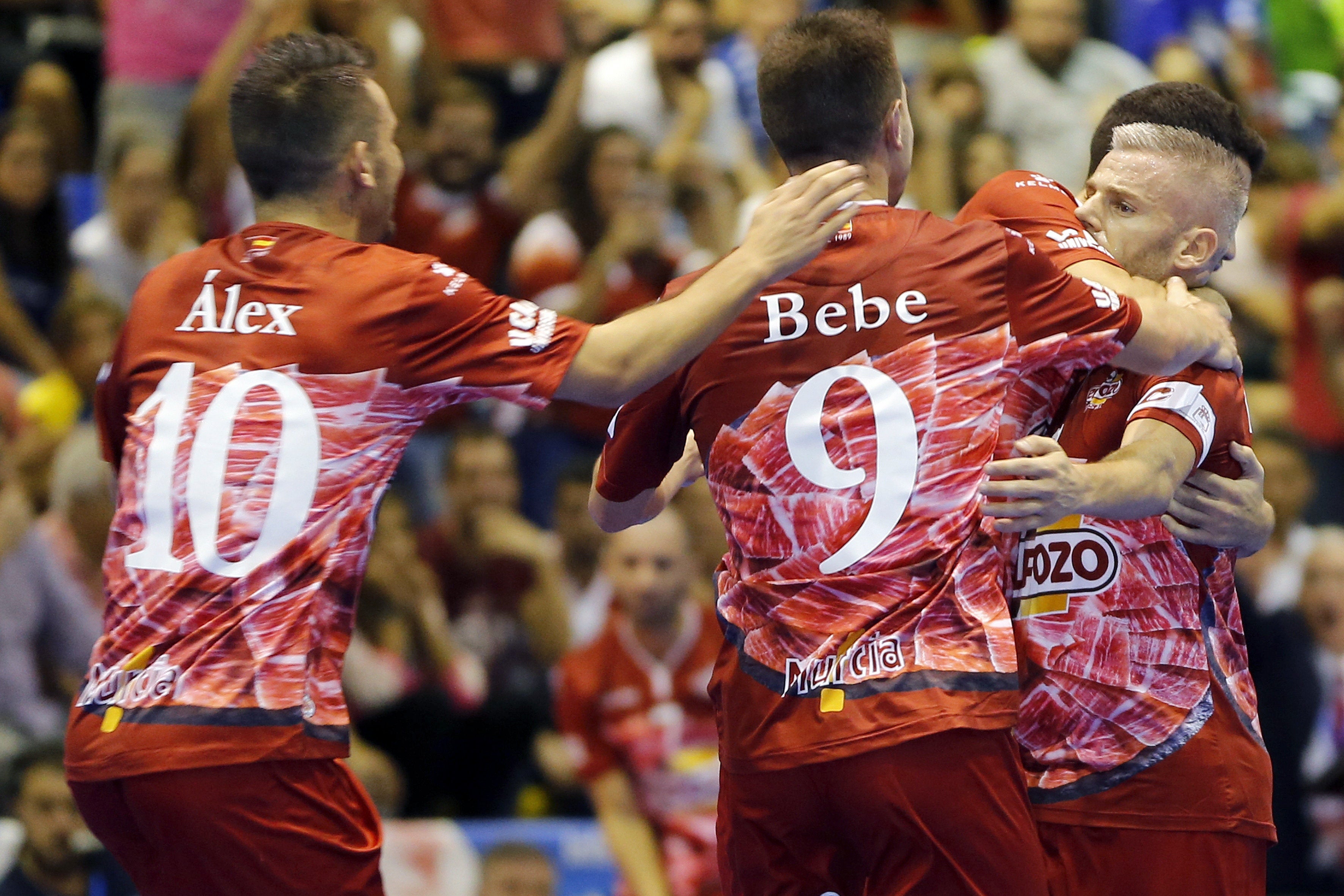 ElPozo Murcia se alza con la Supercopa de fútbol sala tras vencer al Movistar Inter ElPozo Murcia se alza con la Supercopa de fútbol sala tras vencer al Movistar Inter