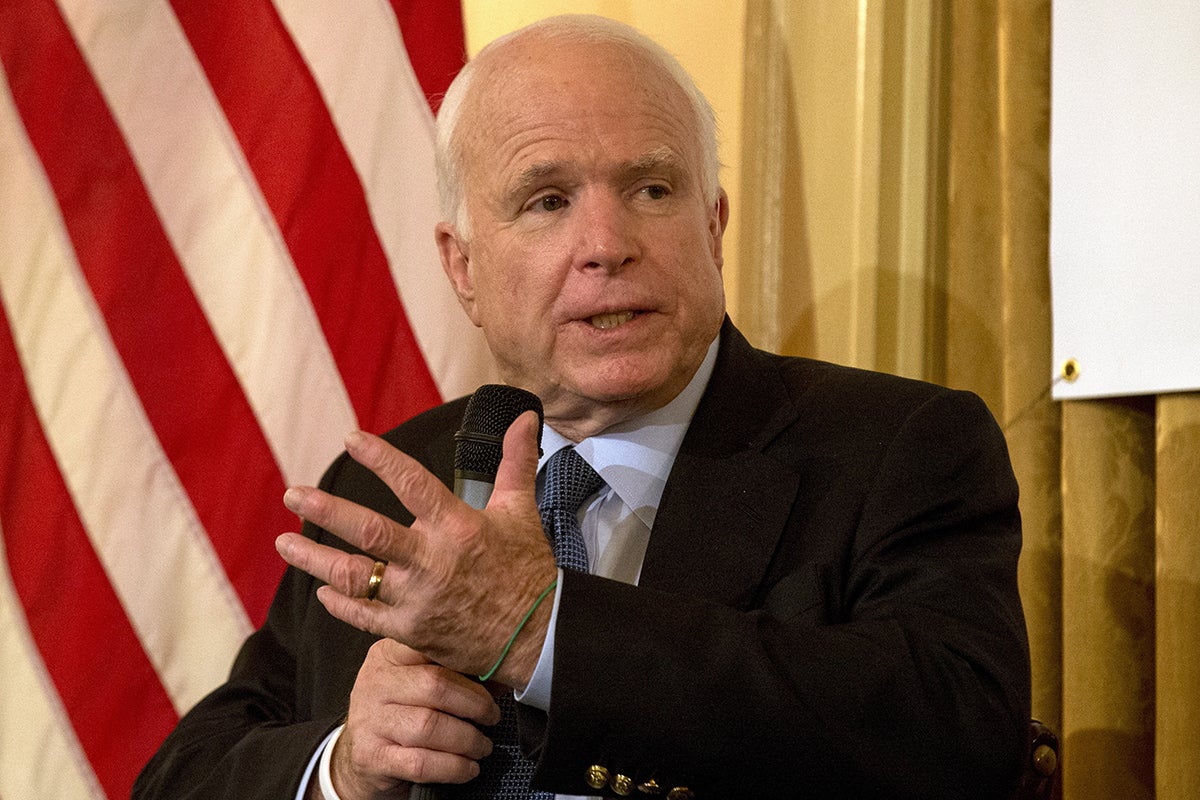 Detectan un tumor cerebral al senador y excandidato a la Casa Blanca John McCain Detectan un tumor cerebral al senador y excandidato a la Casa Blanca John McCain