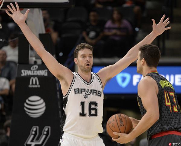 Pau Gasol, operado con éxito de su lesión en la mano, podría estar cerca de dos meses de baja Pau Gasol, operado con éxito de su lesión en la mano, podría estar cerca de dos meses de baja