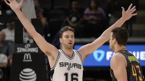 Pau Gasol, en su debut con los San Antonio Spurs Pau Gasol, en su debut con los San Antonio Spurs