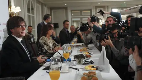 Carles Puigdemont, en un desayuno informativo Carles Puigdemont, en un desayuno informativo