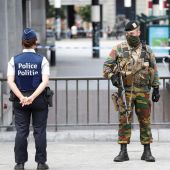 Agente de policía y militar en Bruselas