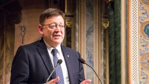 XIMO PUIG EN UNA RUEDA DE PRENSA 