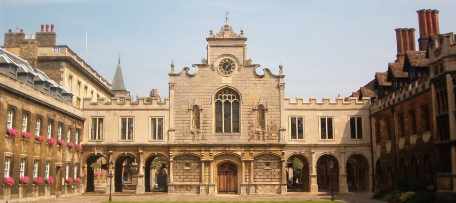 Universidad de Cambridge, en Reino Unido Universidad de Cambridge, en Reino Unido