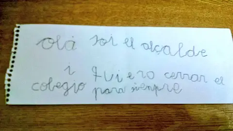La nota que el niño dio a su profesora La nota que el niño dio a su profesora