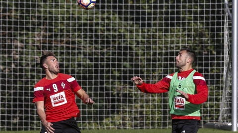 Sergi Enrich y Antonio Luna entrenan con el Eibar