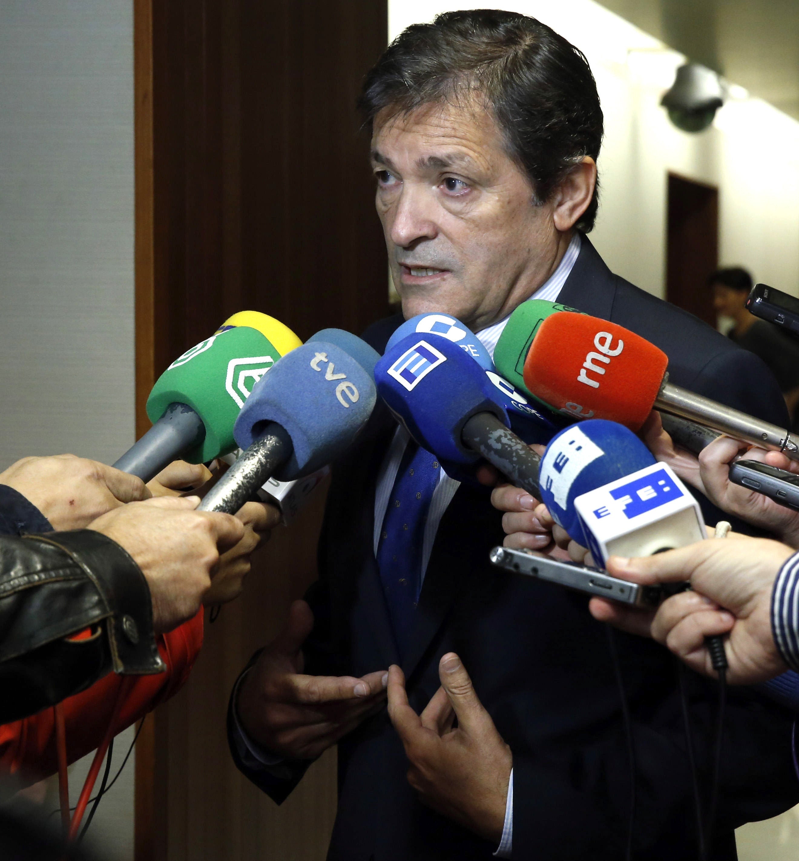 Javier Fernández defiende una investidura en segunda votación si el PSOE se abstiene Javier Fernández defiende una investidura en segunda votación si el PSOE se abstiene