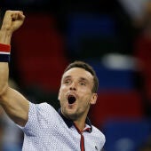 El tenista español Roberto Bautista celebra el triunfo