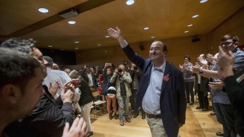 Iceta saluda en un acto de campa&ntilde;a