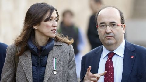 La alcaldesa de Santa Coloma de Gramanet, N&uacute;ria Parl&oacute;n, y el secretario general del PSC, Miquel Iceta, que se baten hoy en elecciones primarias