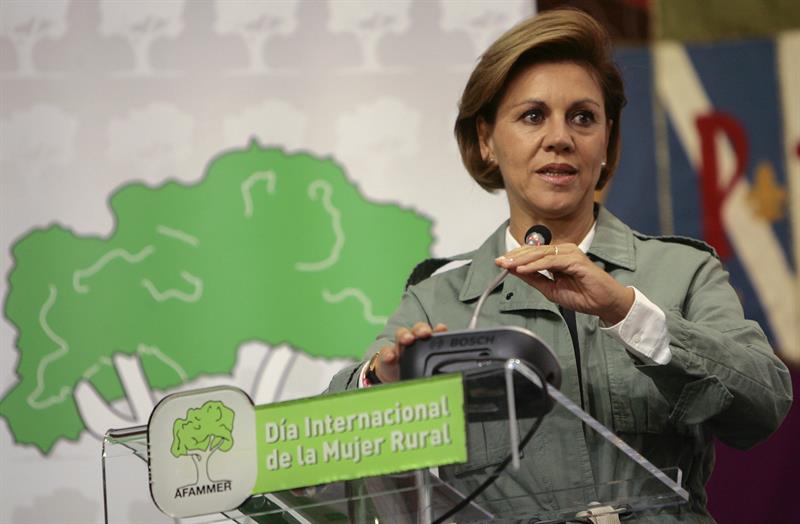 Cospedal: "A la mujer rural no se le ayuda con palabras, sino con hechos" Cospedal: "A la mujer rural no se le ayuda con palabras, sino con hechos"