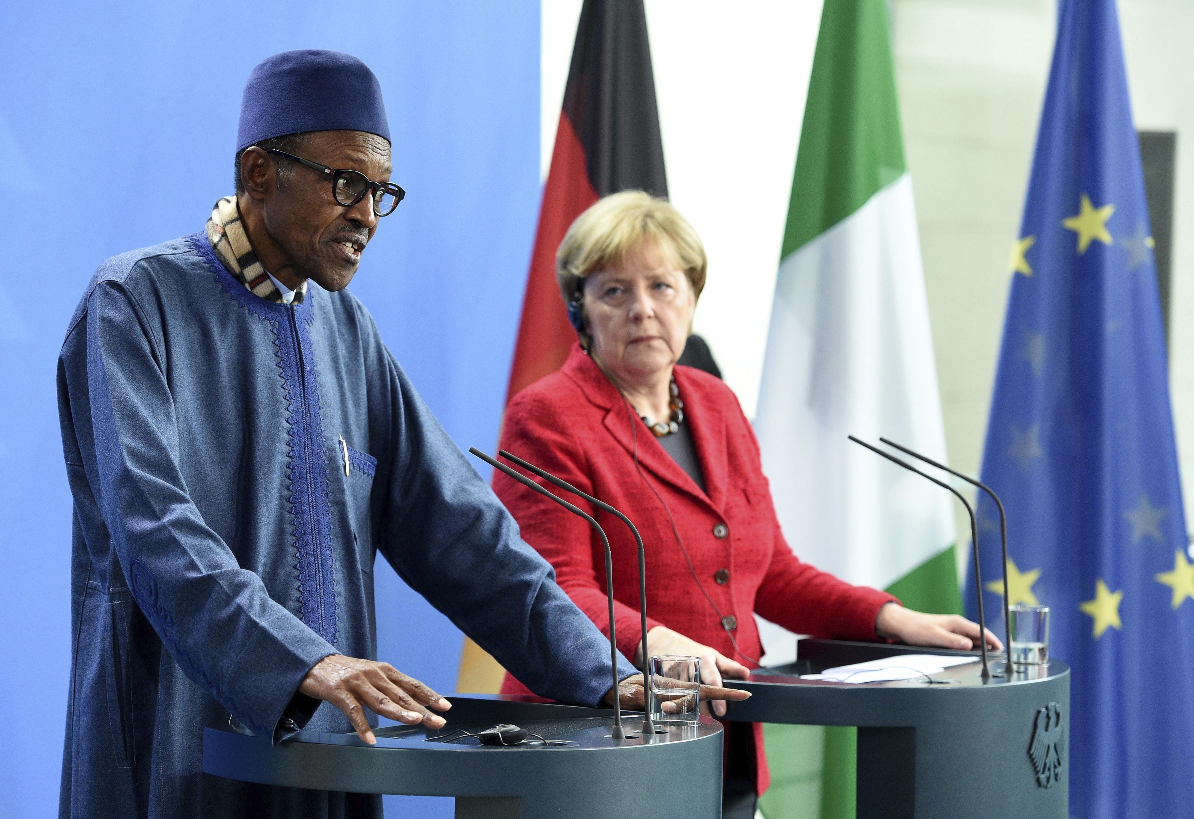 Así sorprende el presidente de Nigeria a Merkel al afirmar que el lugar de su mujer es la cocina Así sorprende el presidente de Nigeria a Merkel al afirmar que el lugar de su mujer es la cocina