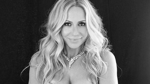 Marta S&aacute;nchez posa desnuda contra el c&aacute;ncer