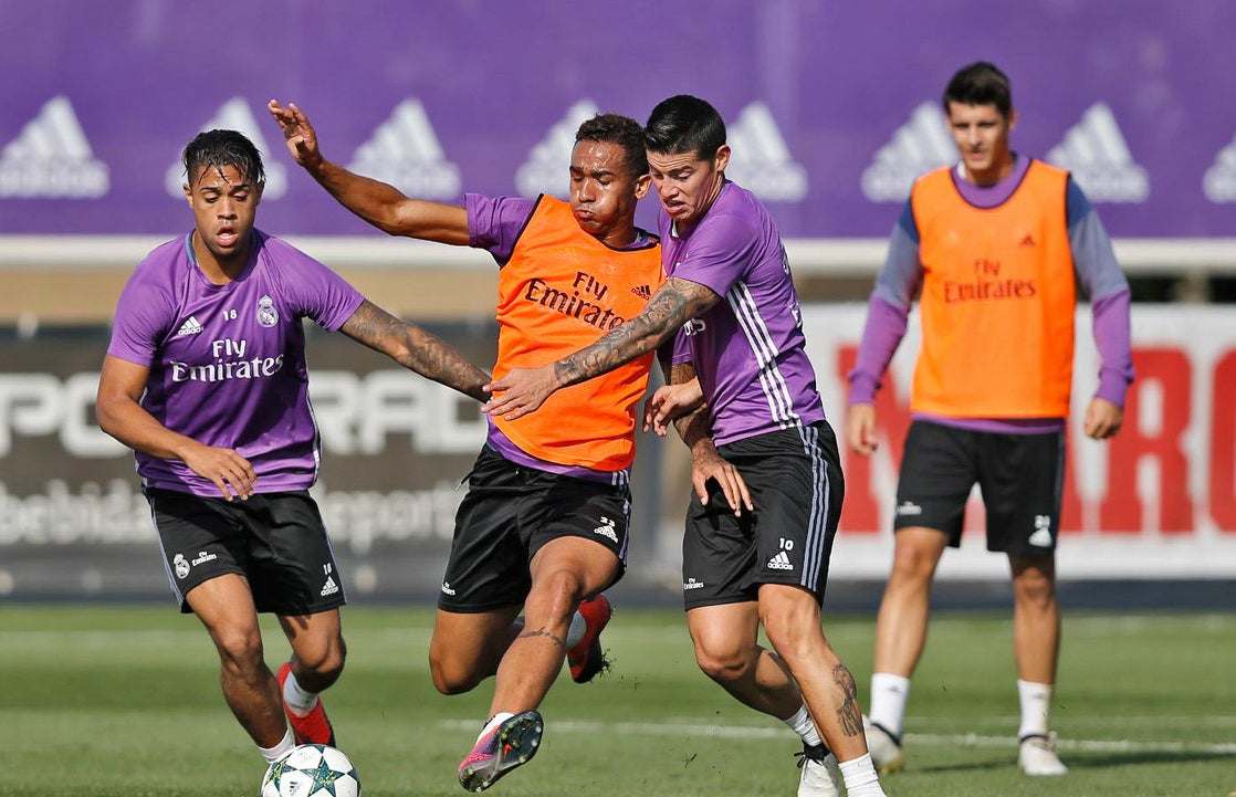 James se entrena al mismo ritmo que sus compañeros y podría estar ante el Legia de Varsovia James se entrena al mismo ritmo que sus compañeros y podría estar ante el Legia de Varsovia