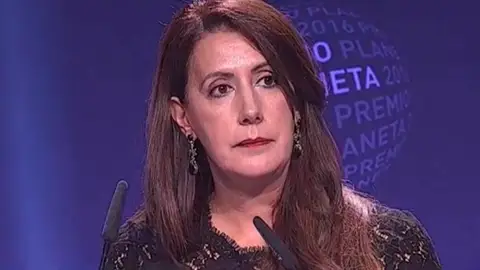 Dolores Redondo recibe el Premio Planeta Dolores Redondo recibe el Premio Planeta