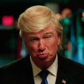 Alec Baldwin imitando a Donald Trump