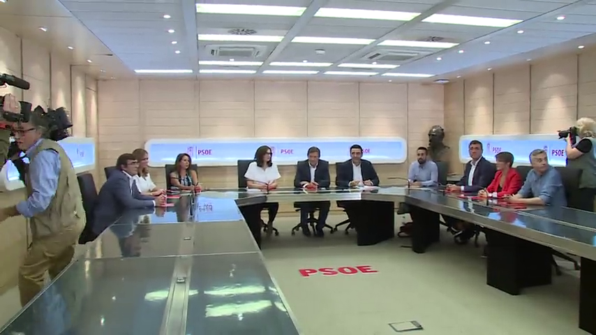 Personas físicas: "La ruta a la abstención del PSOE tendrá varias paradas" Personas físicas: "La ruta a la abstención del PSOE tendrá varias paradas"