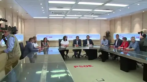 Frame 24.881324 de: El PSOE andaluz rechaza unas terceras elecciones y defiende la abstención para investir a Rajoy Frame 24.881324 de: El PSOE andaluz rechaza unas terceras elecciones y defiende la abstención para investir a Rajoy