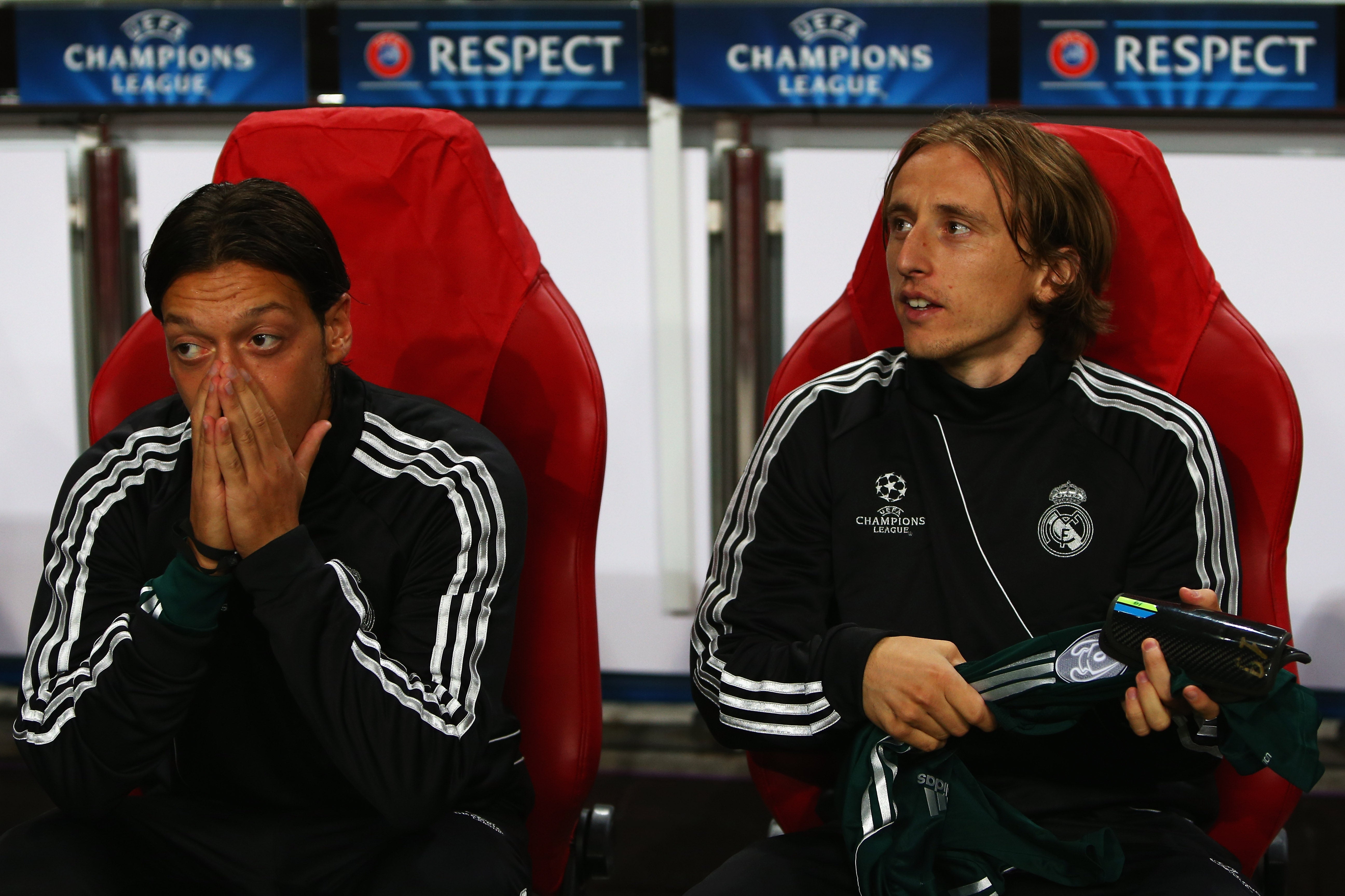 Modric, a Özil: "Te echamos de menos en Madrid" Modric, a Özil: "Te echamos de menos en Madrid"