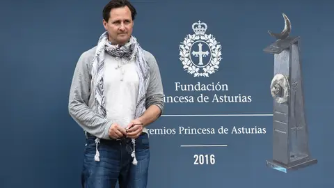 Huhg Herr Llegada a Oviedo de Huhg Herr, Premio Princesa de Asturias de Investigación Científica y Técnica 2016