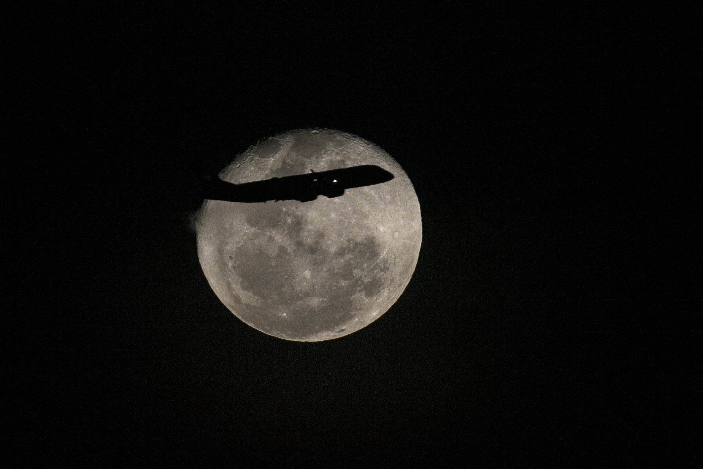 Sólo la Luna Sabe (Anónimo) Sólo la Luna Sabe (Anónimo)