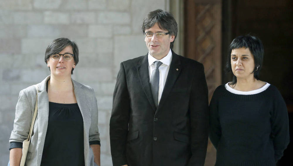 Mireia Boya, Carles Puigdemont y Anna Gabriel