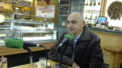 Agustín Fernandez nos almorzos informativos na Devesa O portavoz municipal e secretario local do partido socialista en Pontevedra, Agustín Fernandez.