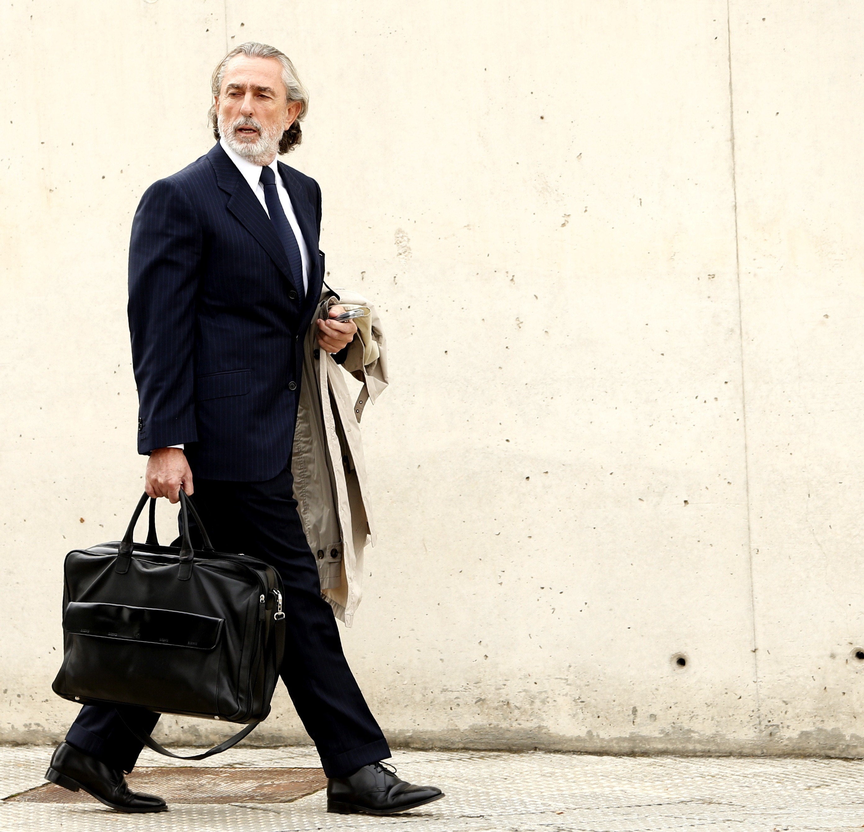 Correa remite una carta a Anticorrupción en la que implica a ex altos cargos del PP en la trama Gürtel Correa remite una carta a Anticorrupción en la que implica a ex altos cargos del PP en la trama Gürtel