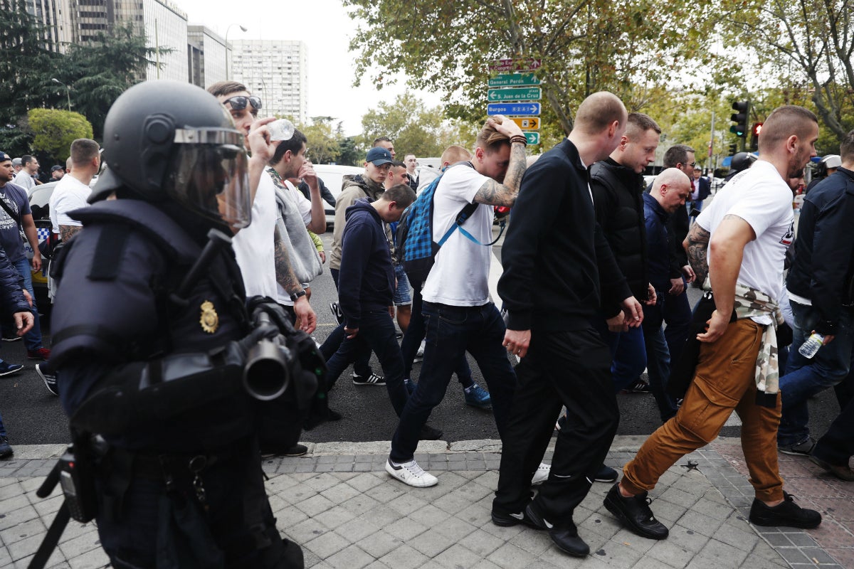 Peleas entre los ultras de Legia y los antiguos ultra sur antes del encuentro de Champions Peleas entre los ultras de Legia y los antiguos ultra sur antes del encuentro de Champions