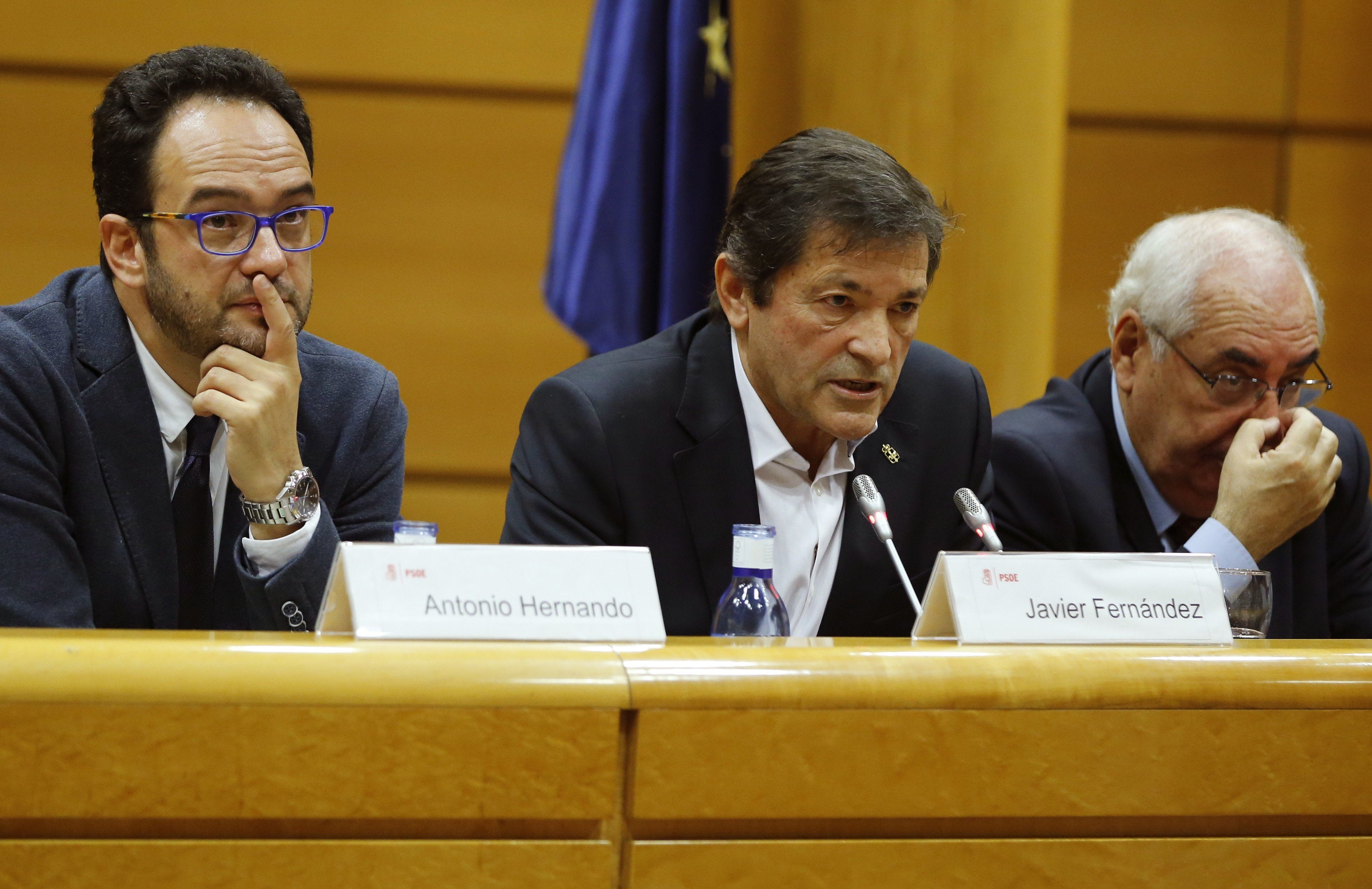 El PSOE se desploma por su crisis interna y es superado por Podemos, según el CIS El PSOE se desploma por su crisis interna y es superado por Podemos, según el CIS