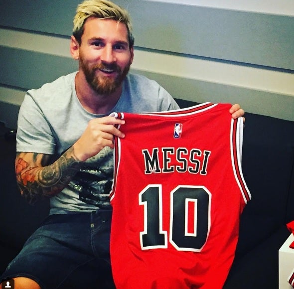 Messi 'traiciona' a los Warriors y 'ficha' por los Bulls Messi 'traiciona' a los Warriors y 'ficha' por los Bulls