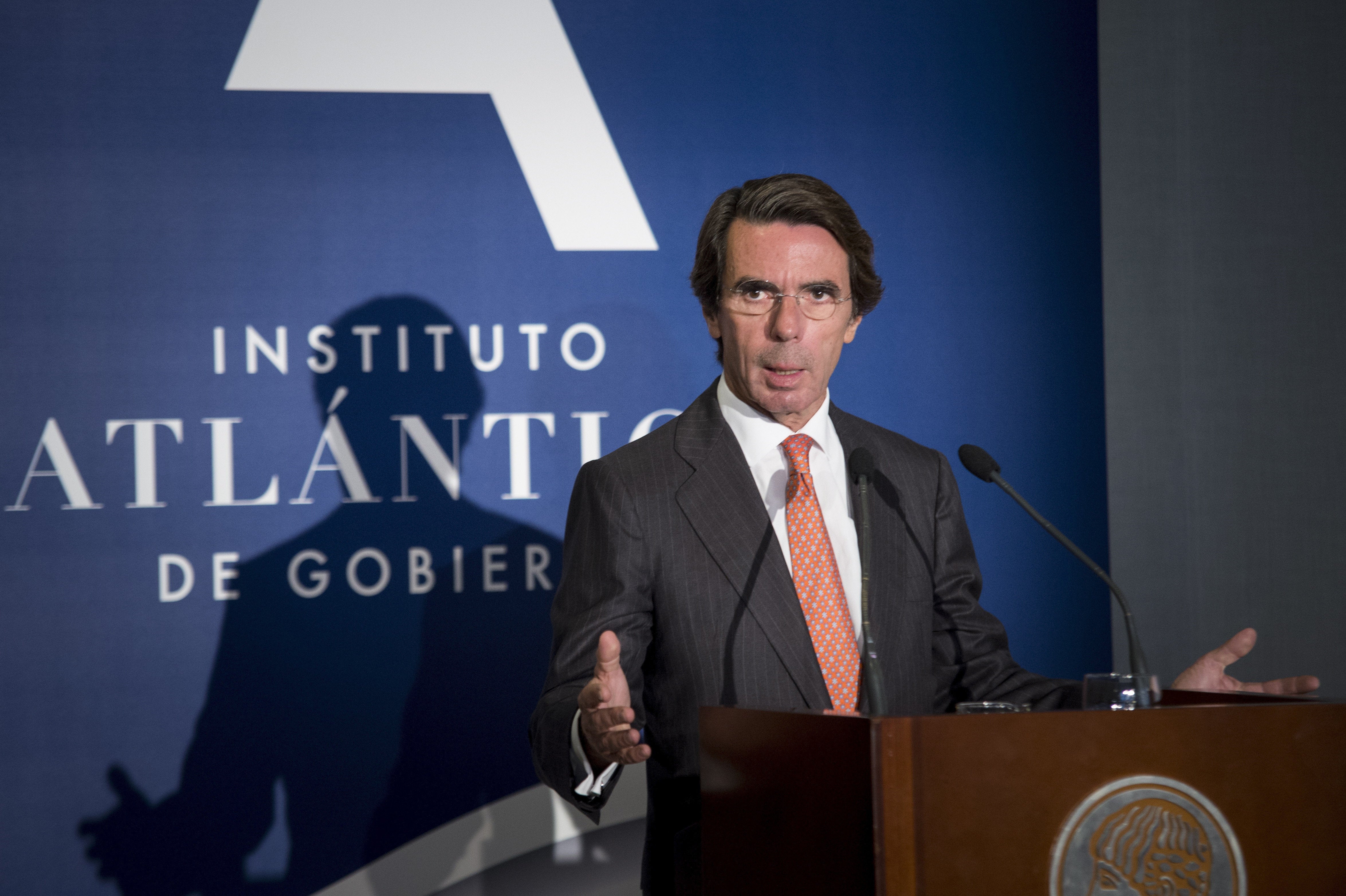El PP confía en que Aznar cese sus críticas al partido y al Ejecutivo de Rajoy tras dejar la presidencia de honor El PP confía en que Aznar cese sus críticas al partido y al Ejecutivo de Rajoy tras dejar la presidencia de honor