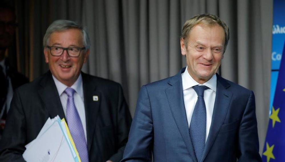 El presidente de la Comisión Europea, Jean-Claude Juncker  y el presidente del Consejo de la UE Donald Tusk