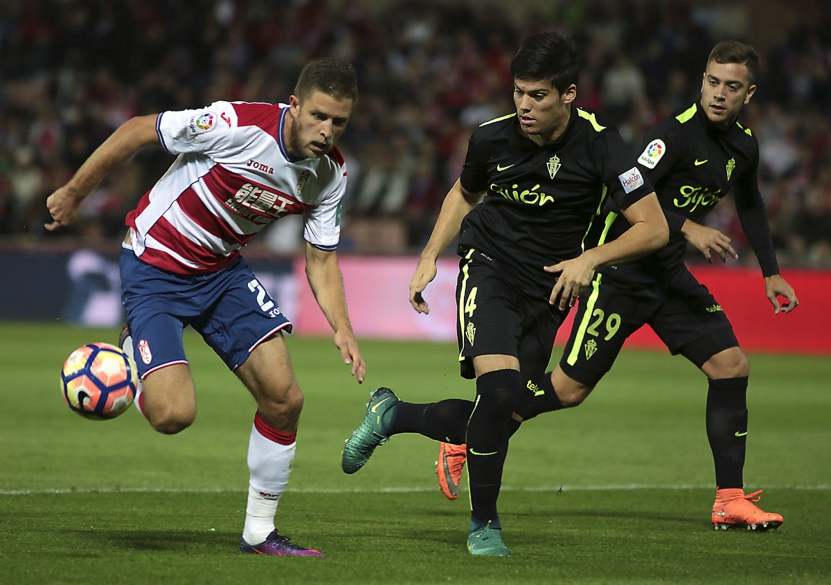 Granada y Sporting empatan a nada para seguir en puestos de descenso Granada y Sporting empatan a nada para seguir en puestos de descenso