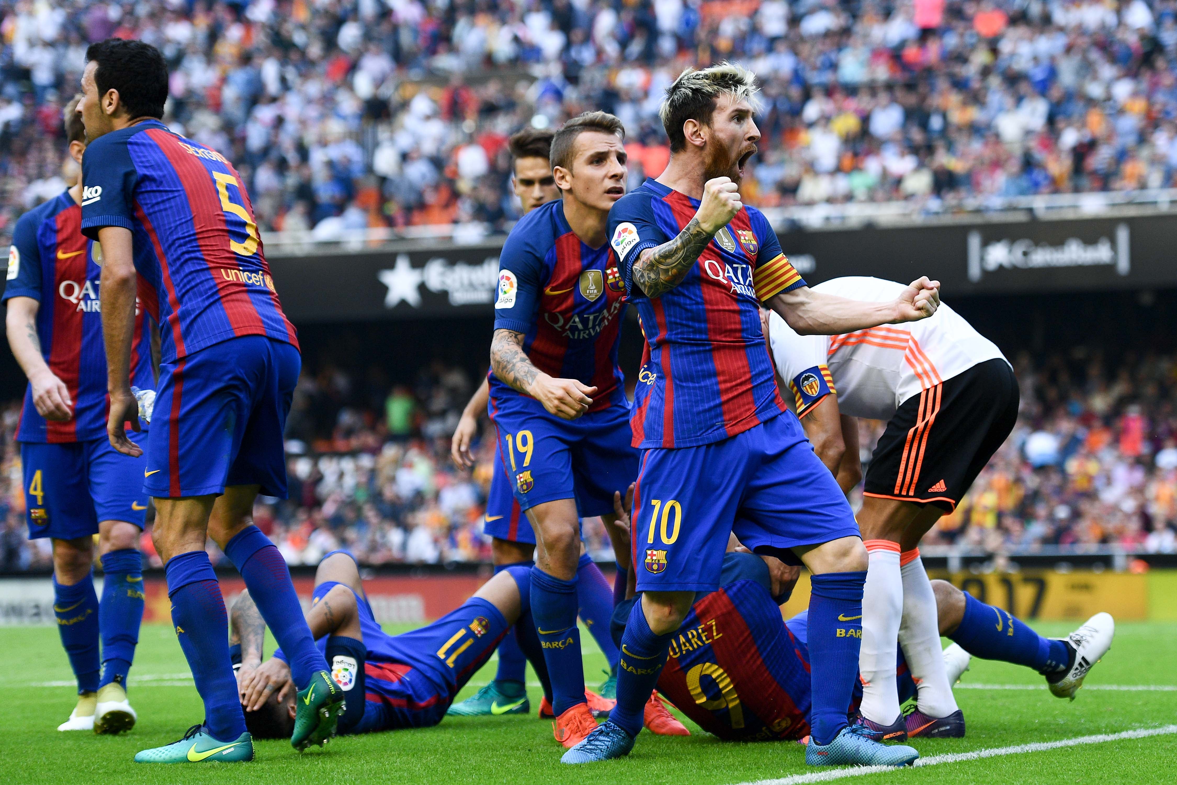 Multan con 3.000 euros y seis meses sin entrar al campo al autor del botellazo de Mestalla Multan con 3.000 euros y seis meses sin entrar al campo al autor del botellazo de Mestalla