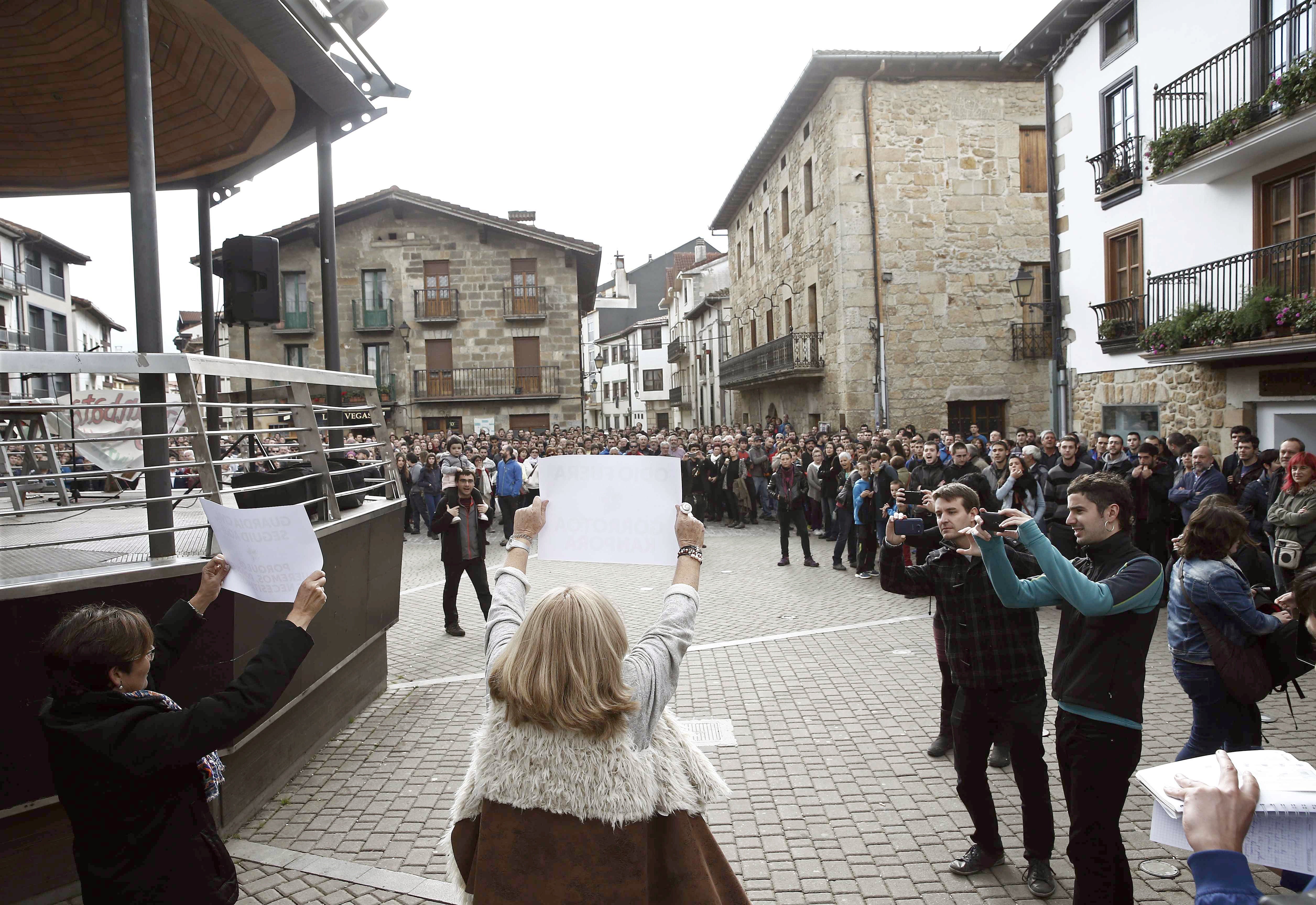 Inma Fuentes, madre del guardia civil agredido en Alsasua: "No tiene nada que ver con una pelea de bar" Inma Fuentes, madre del guardia civil agredido en Alsasua: "No tiene nada que ver con una pelea de bar"