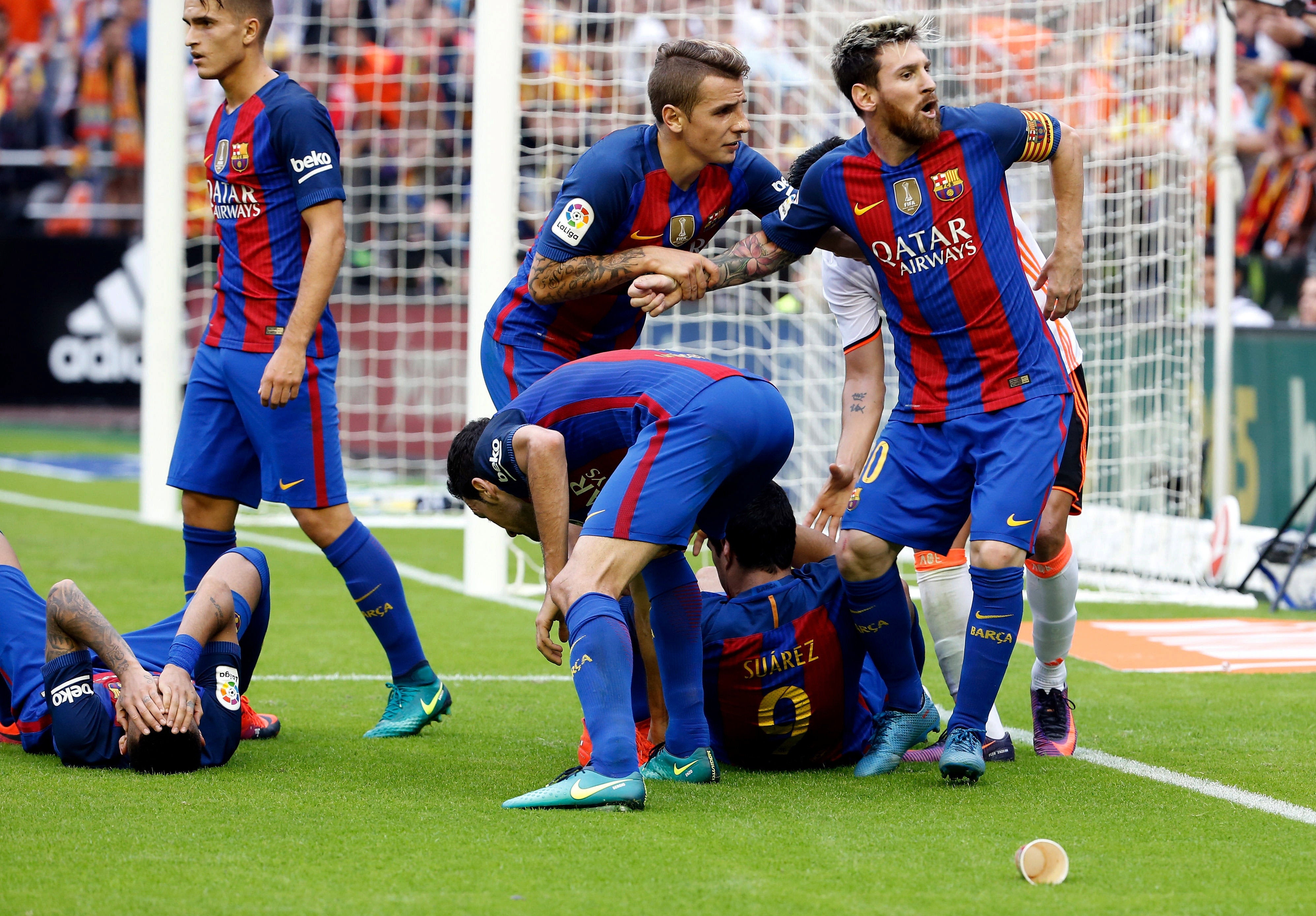 El menor que lanzó la botella en Mestalla se disculpa en una carta abierta: "Vi cómo Neymar nos insultó" El menor que lanzó la botella en Mestalla se disculpa en una carta abierta: "Vi cómo Neymar nos insultó"