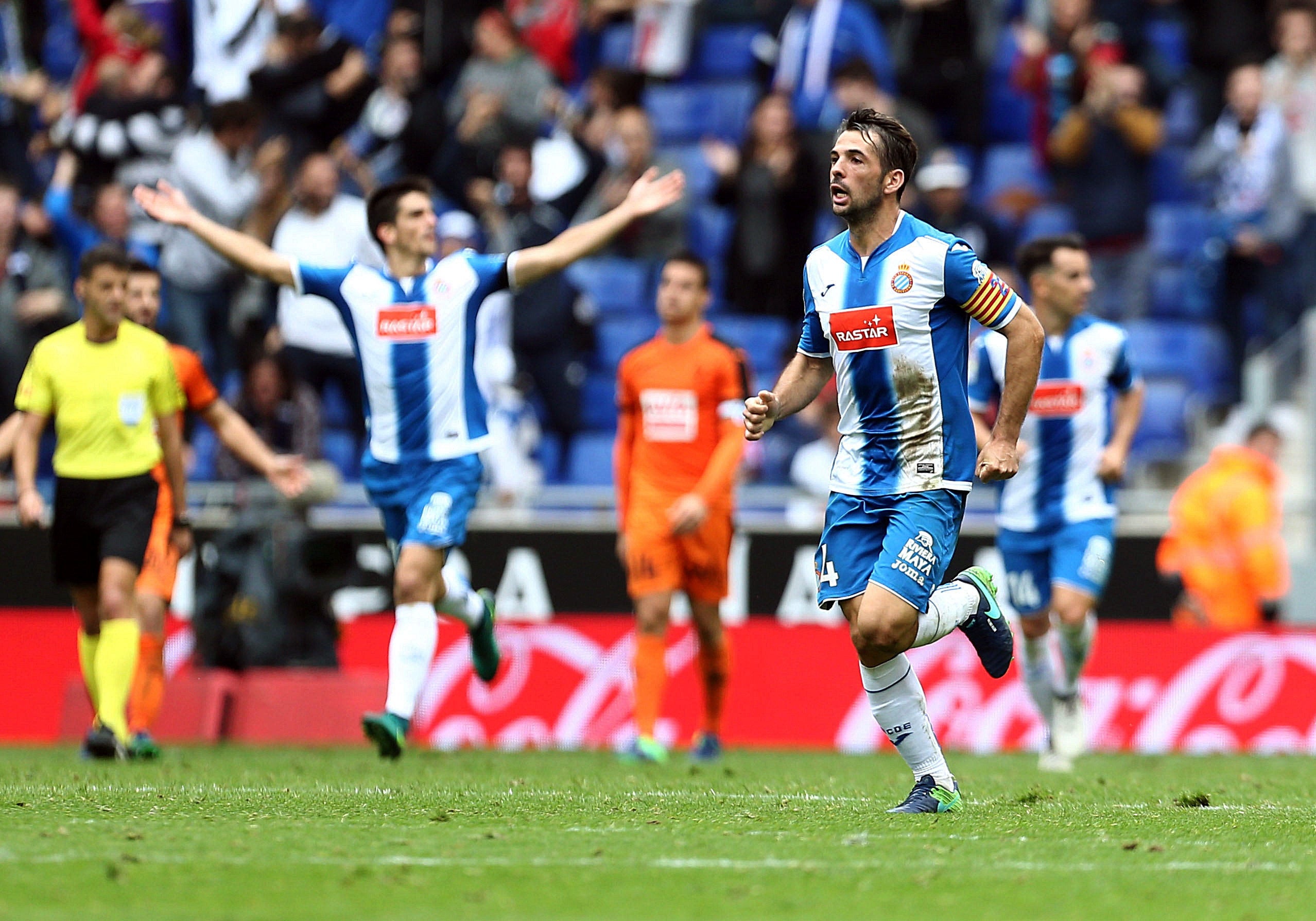 El Espanyol resucita ante el Eibar para salvar un punto El Espanyol resucita ante el Eibar para salvar un punto